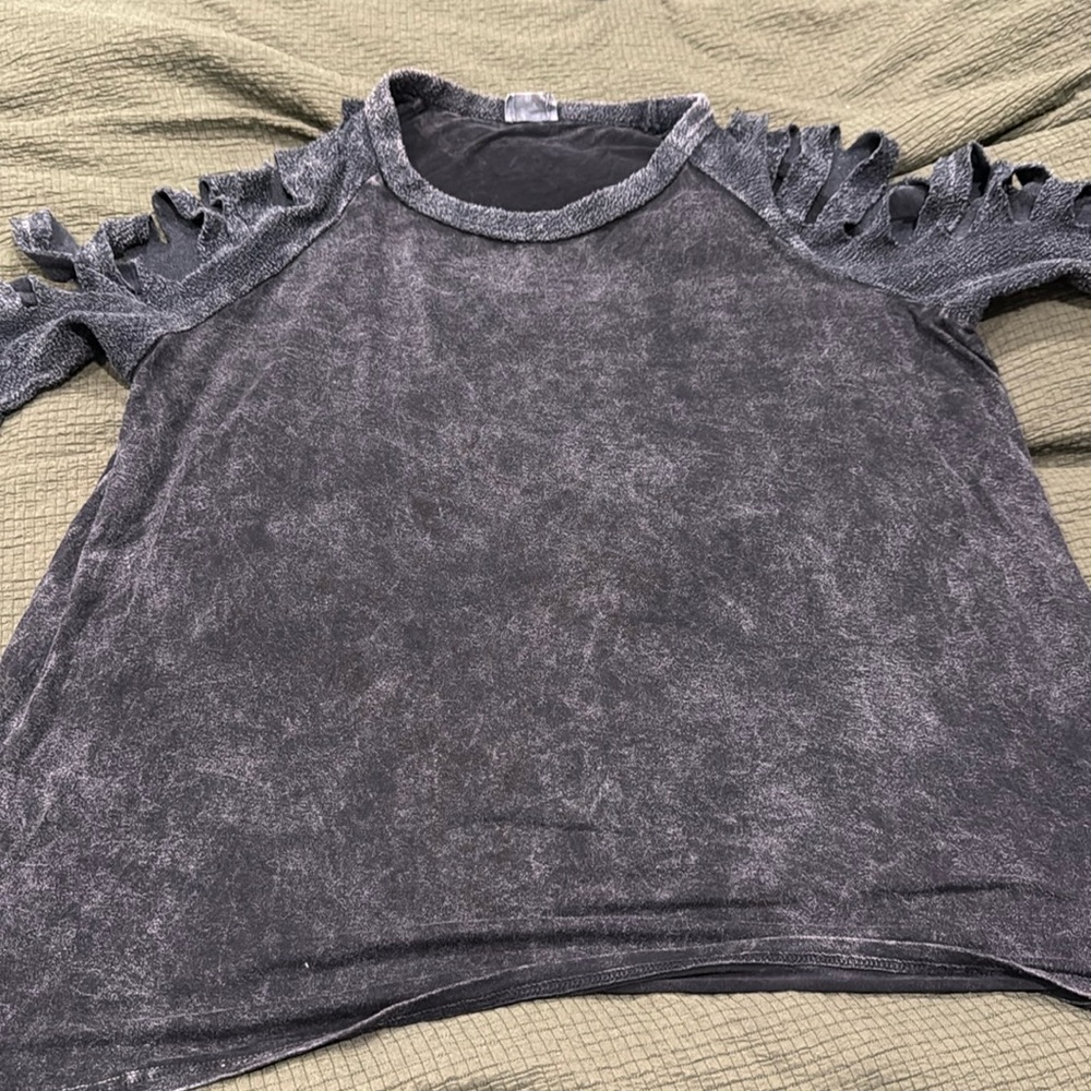 Cutout sleeves top